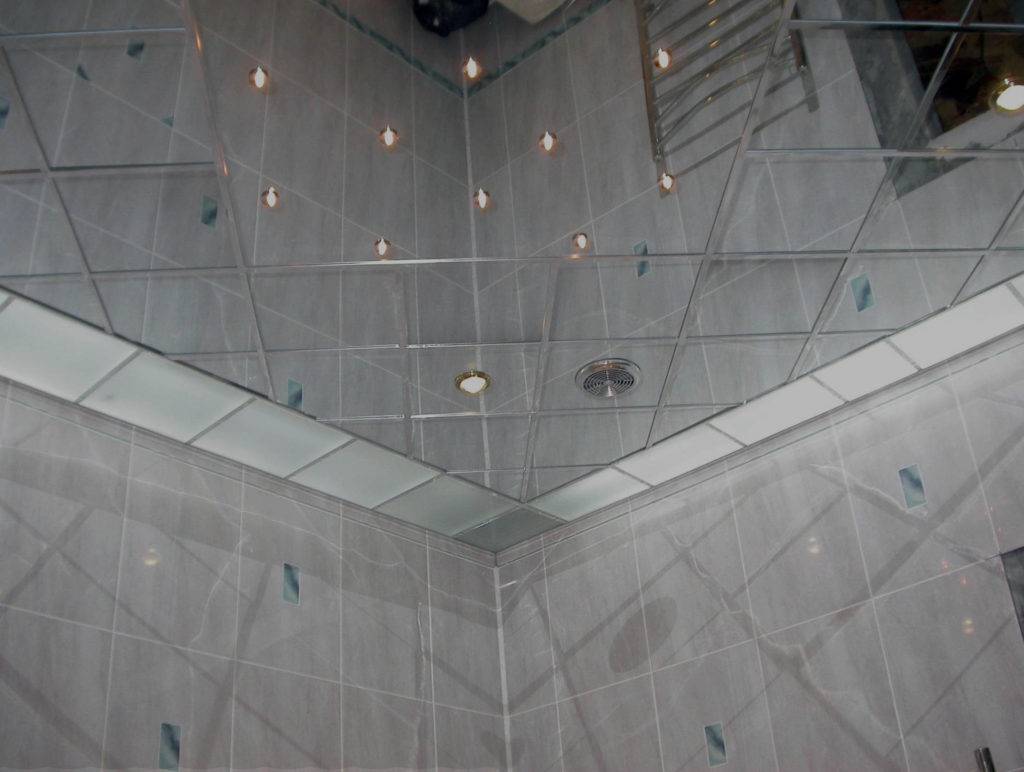 Зеркальный потолок в интерьере - идеи дизайна натяжных и подвесных конструкций
