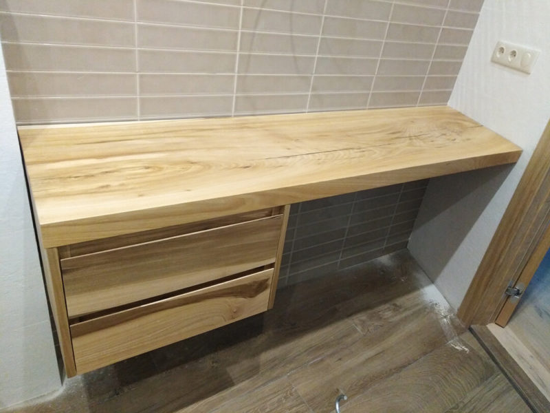 Деревянная столешница под раковину в ванную: выбор материала, установка