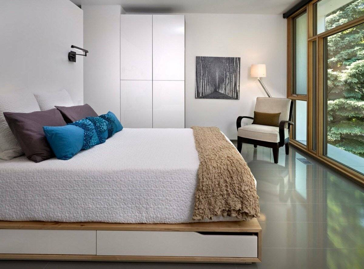 Кованые кровати в современном интерьере спальни + 75 фото примеров моделей - «декор»