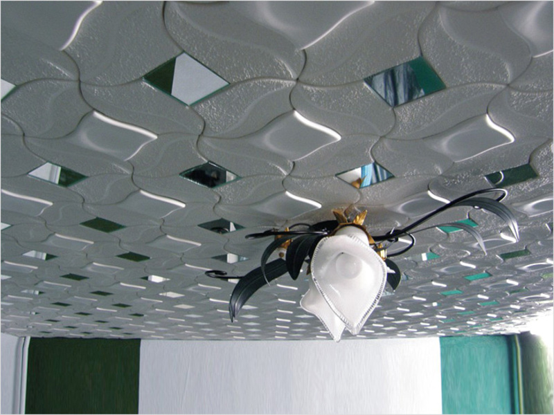 Декорация потолка пластиковой плиткой: преимущества и недостатки