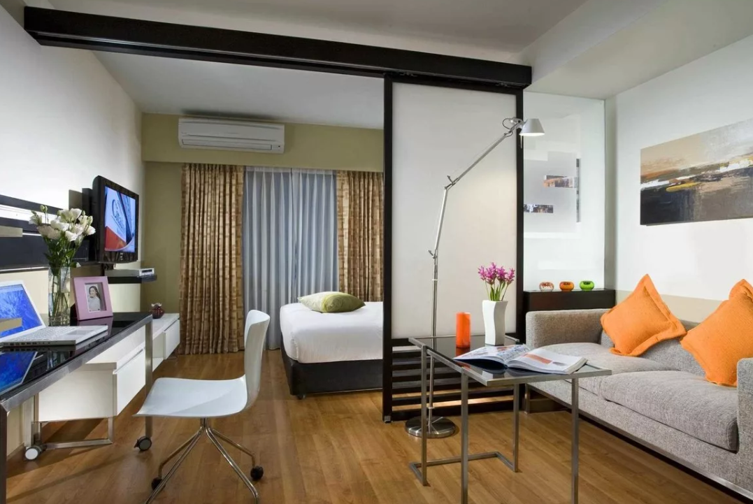 Спальня 3 на 3 — лучшие варианты зонирования, планировки и дизайна маленькой спальни 9 м²