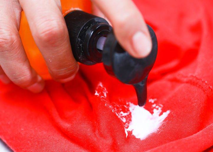 Стопроцентные методы и способы, чем отмыть краску от скамейки с одежды