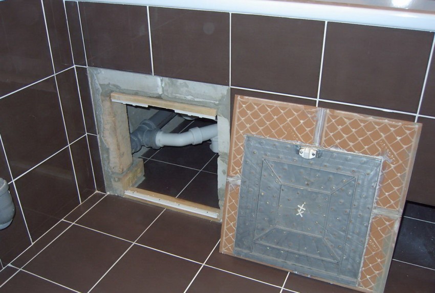 Ревизионный люк в ванной комнате фото