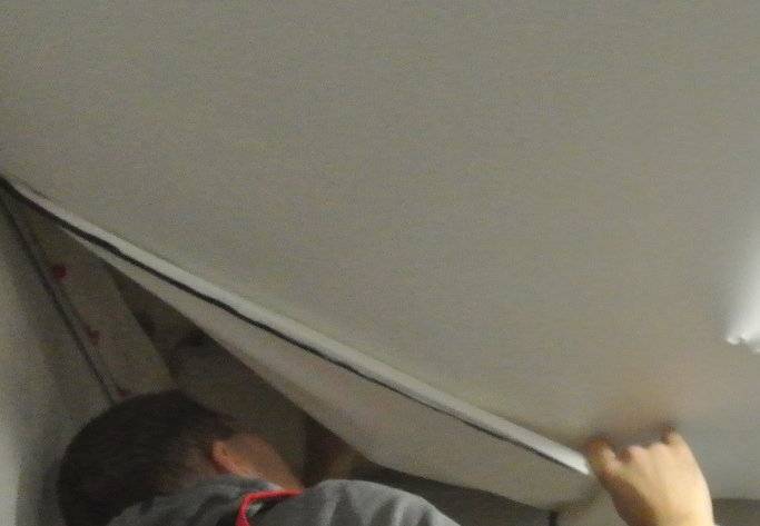 Как снять натяжной потолок своими руками и видео демонтажа