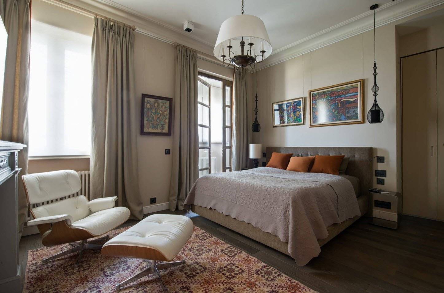 Окно в спальне — как его красиво оформить и простые способы декора на 142 фото!
