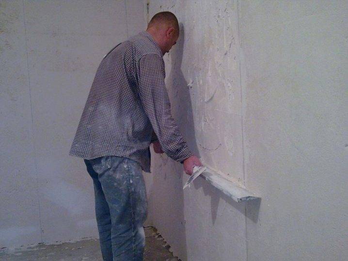 Как штукатурить стены под обои своими руками: материалы и техника выполнения