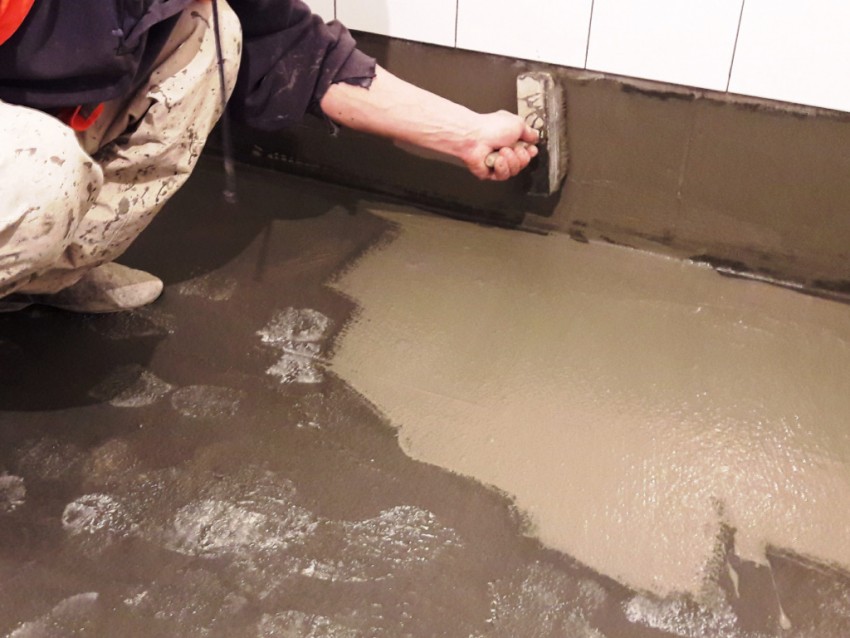 Обмазочная гидроизоляция для ванной комнаты под плитку — о плюсах материала