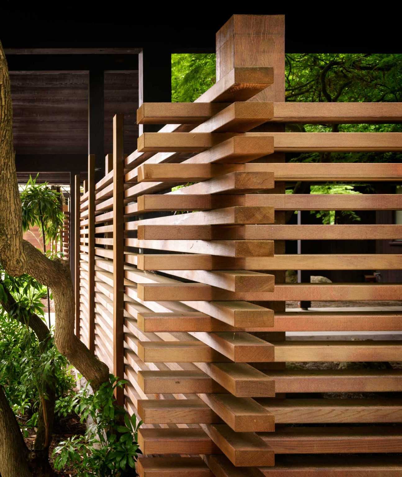 Деревянные декоративные заборы: 7 самых красивых конструкций из дерева - каталог статей на сайте - домстрой