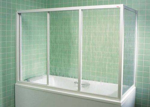 Новый стиль ванной комнаты: душевые ширмы из стекла при отсутствии поддона.