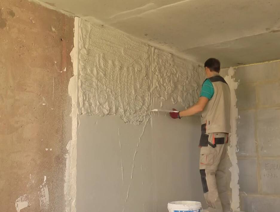 Как заштукатурить глиняную стену внутри дома
