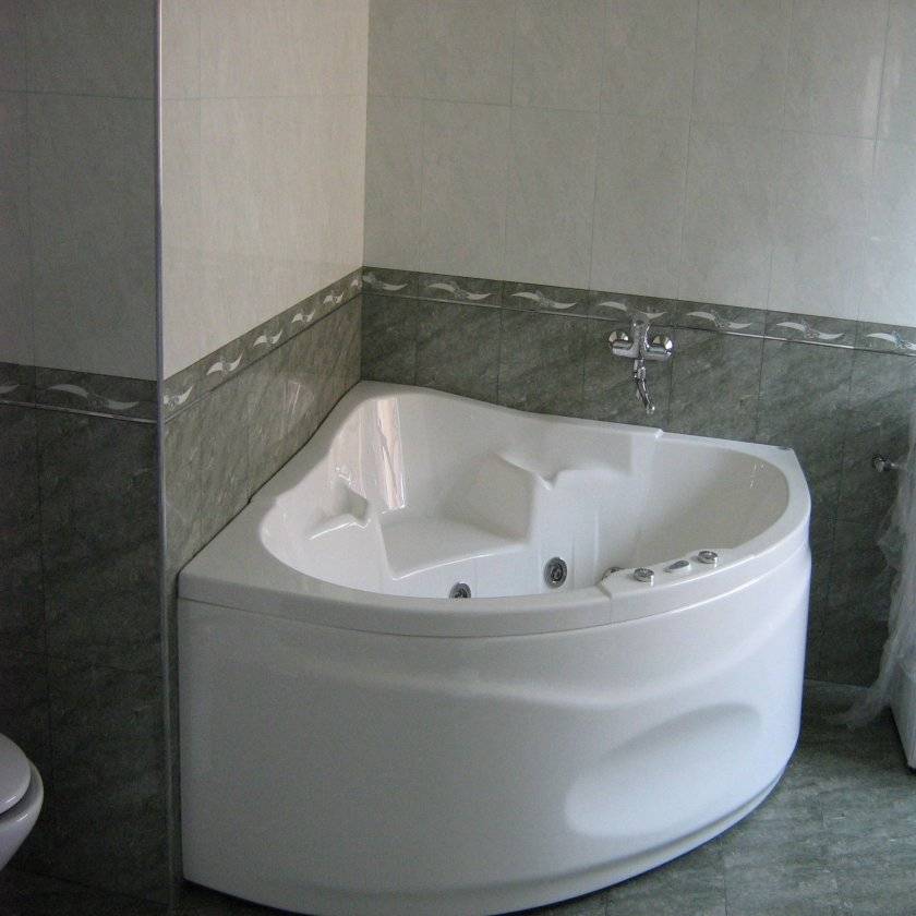 Размеры угловых ванн небольших для комнаты: ширина, глубина и габариты акриловой — виды