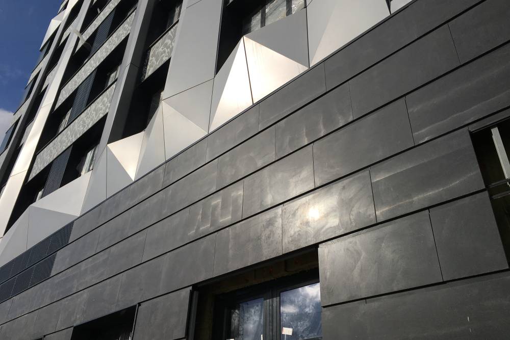 Вентилируемый навесной фасад из керамогранита: устройство, виды и этапы работы