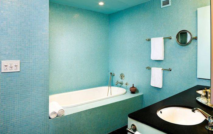 Как выбрать акриловую краску для окрашивания стен в ванной комнате? особенности выбора и нанесения на стены +видео