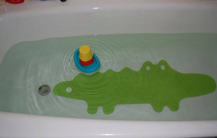 Детский коврик для ванной: выбираем безопасные материалы