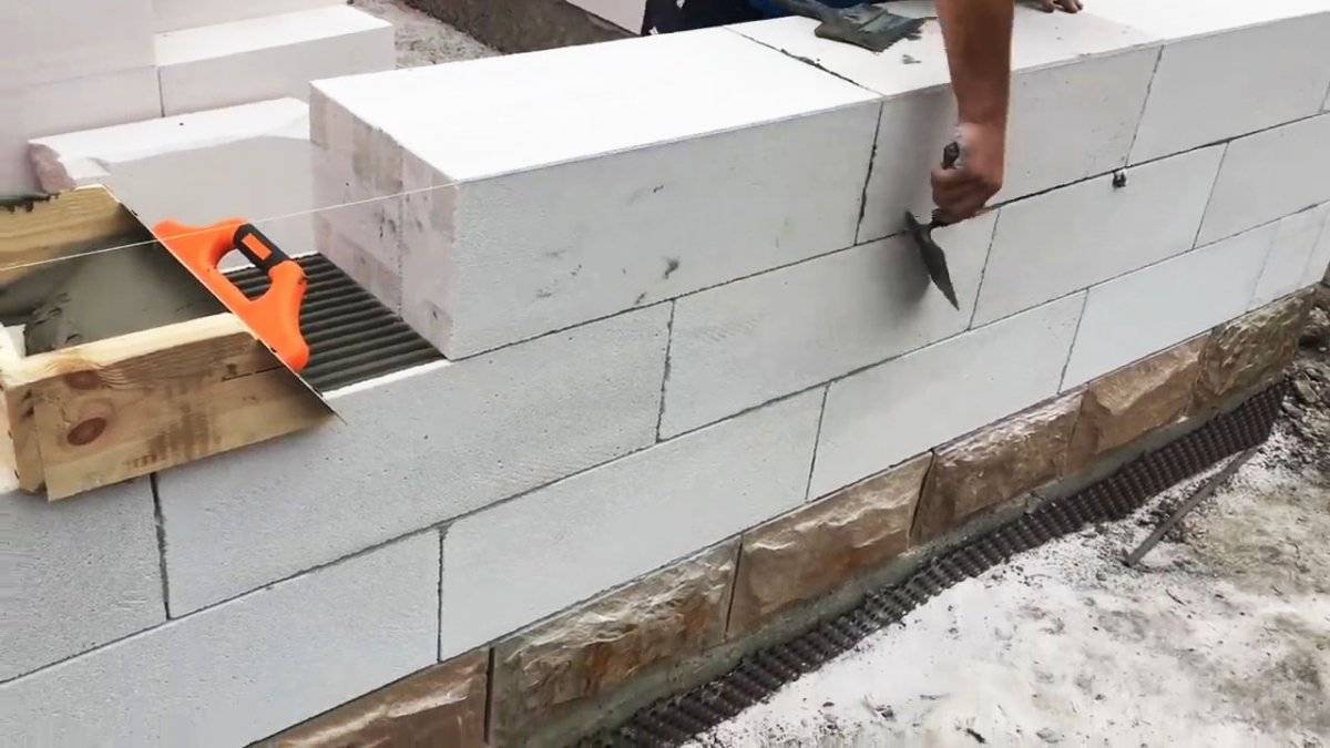 Плюсы и минусы кладки из пеноблоков