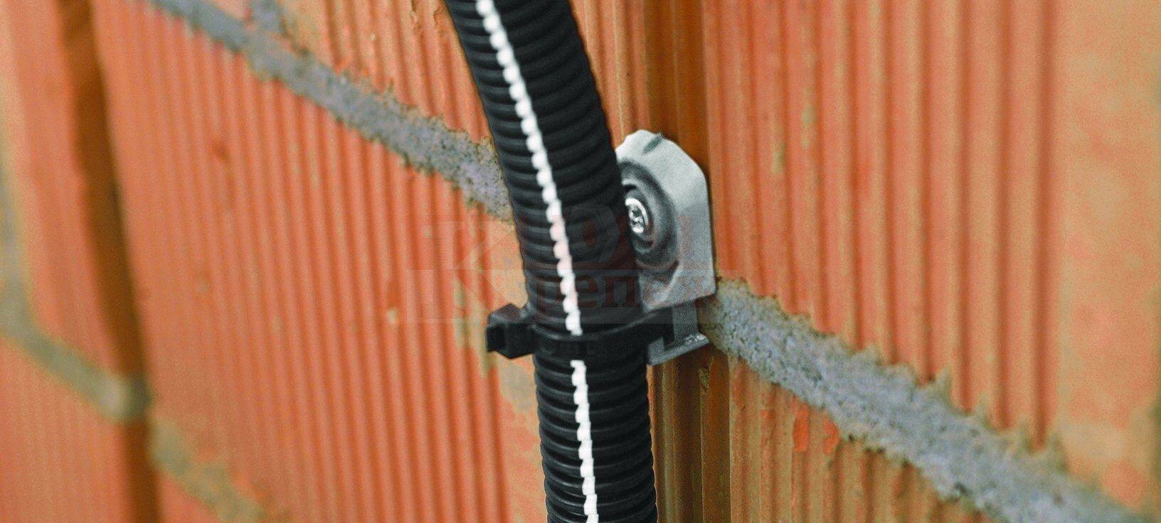 Способы крепления проводов и кабелей: к стене, потолку, столбу, трубе, тросу