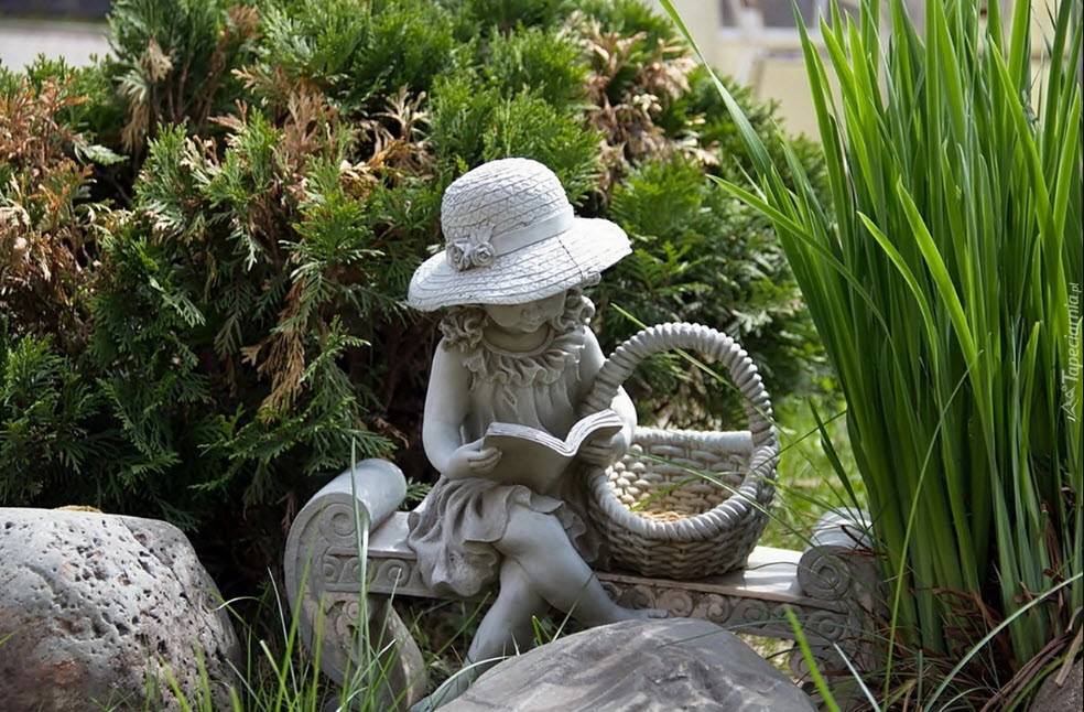 Фигурки в садовом ландшафтном дизайне: объёмные фигуры и статуэтки, изделия из камня, их применение на дачном участке
и в саду, фото