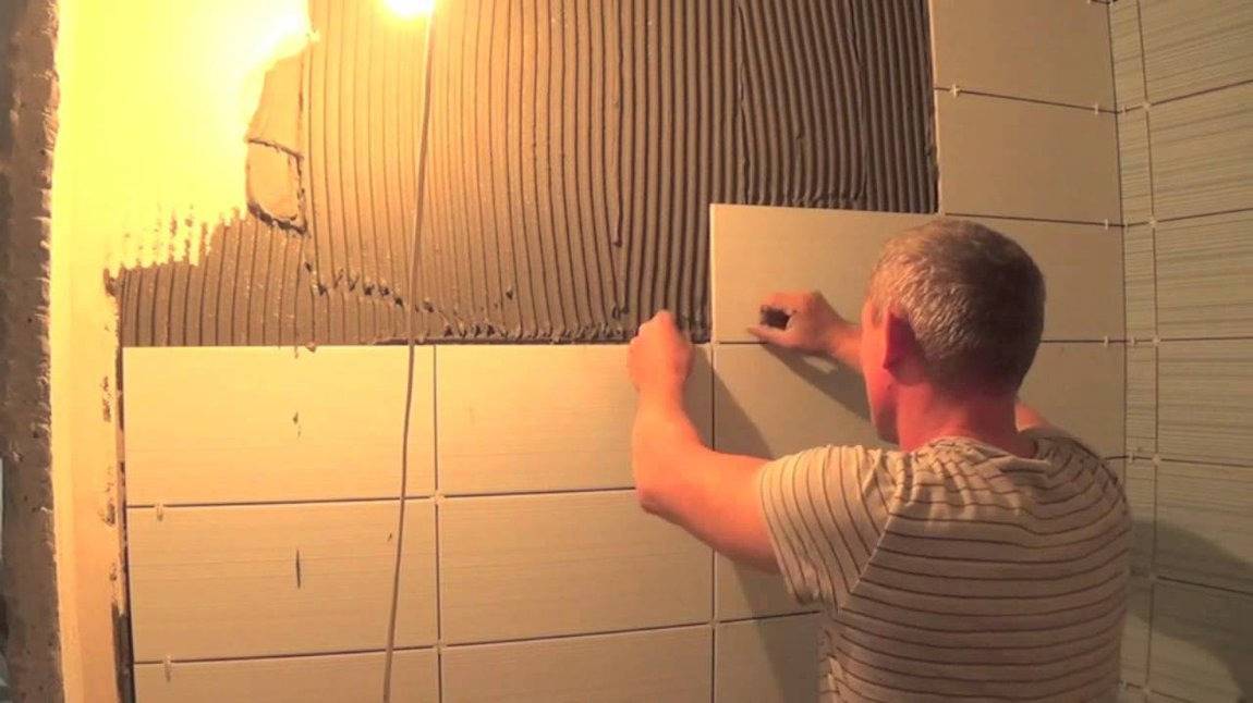 Укладка плитки своими руками на стену в ванной: видео урок