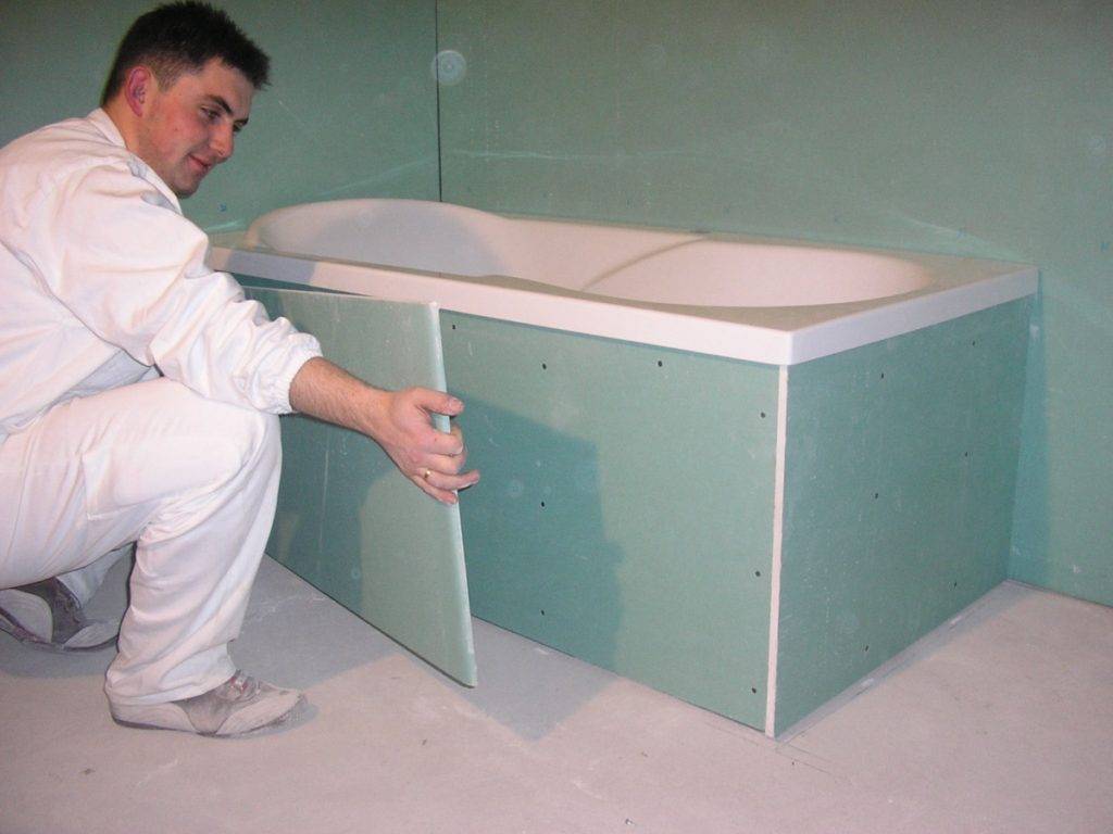 Установка влагостойкого гипсокартона в ванной под плитку.