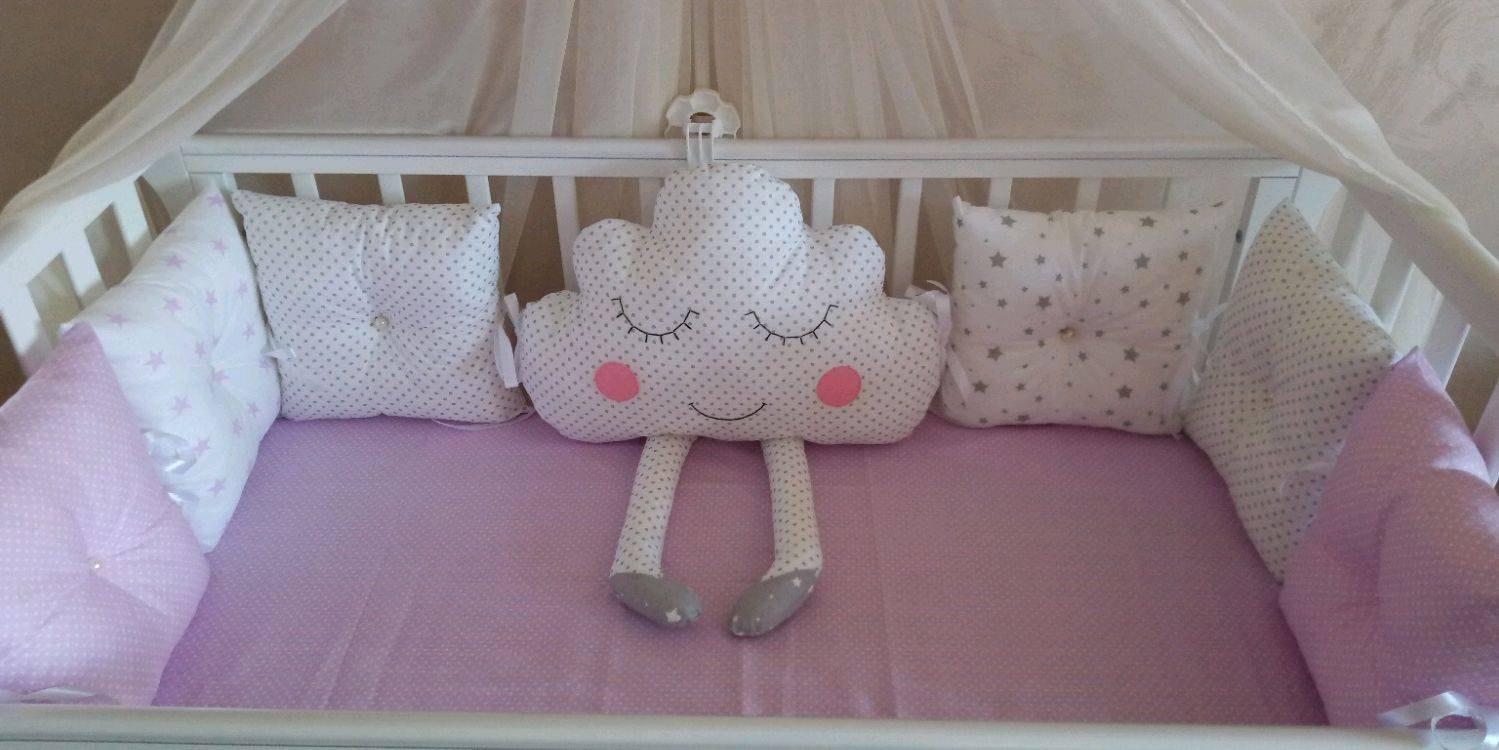 Бортики в кроватку для новорождённых: функции и разновидности, как сшить бамперы своими руками