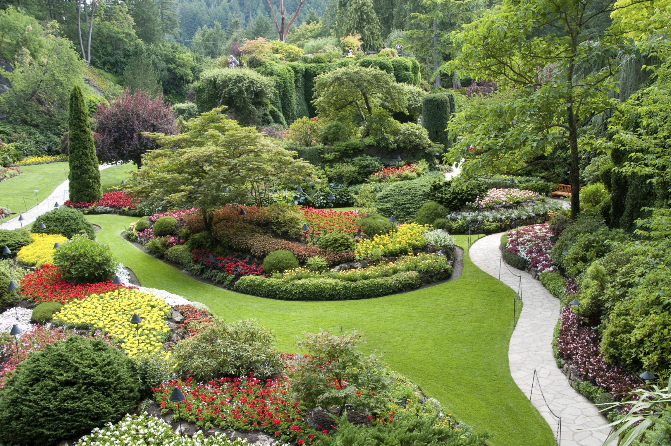 Пейзажный стиль в ландшафтном дизайне (английский парк или сад): фото и характеристика, особенности архитектуры и цветника, схемы и планы участка