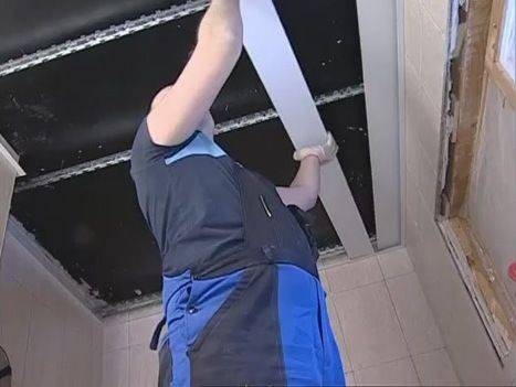 Как разобрать реечный потолок в ванной: видео, подвесной снять и демонтаж своими руками