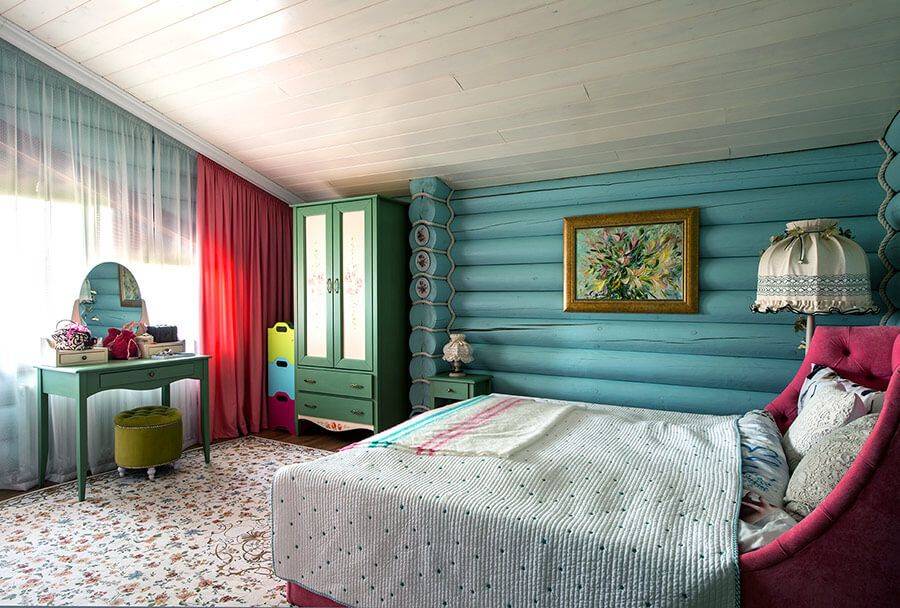 Вагонка в интерьере (75 фото): цветная продукция для спальни, белые и выбеленные элементы для отделки внутри дома и дачи
