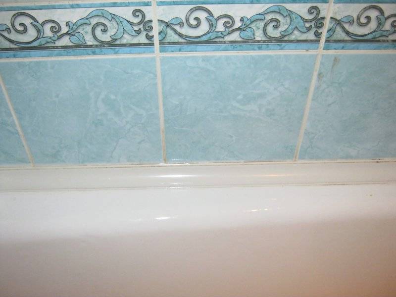 Чем заделать щель между стеной и ванной: эффективные способы