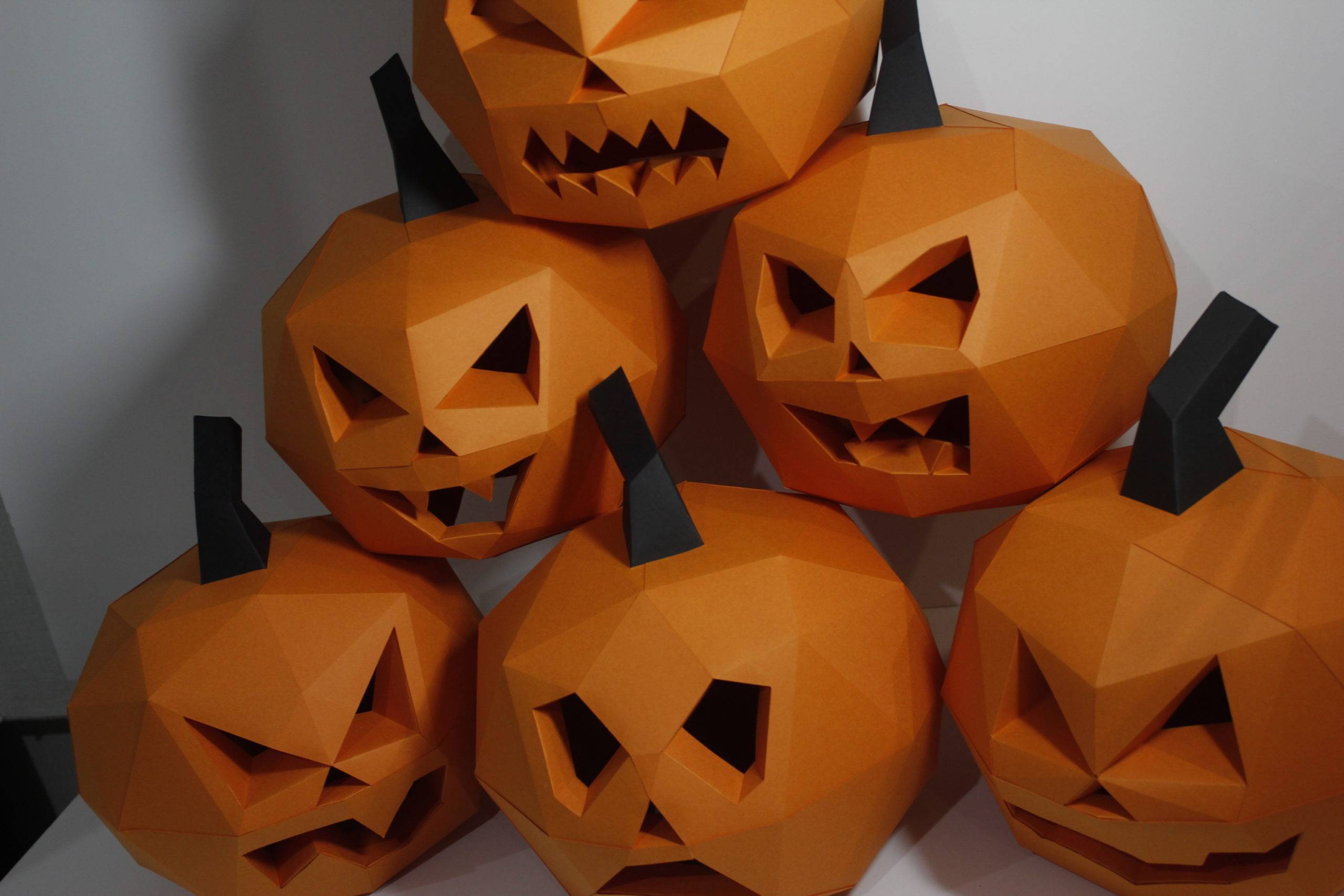 Поделки на хэллоуин своими руками: как сделать (вырезать) тыкву и другие поделки