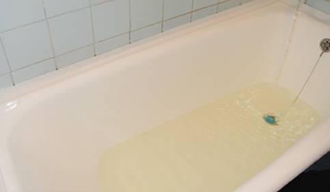 Как убрать желтизну с акриловой ванны?