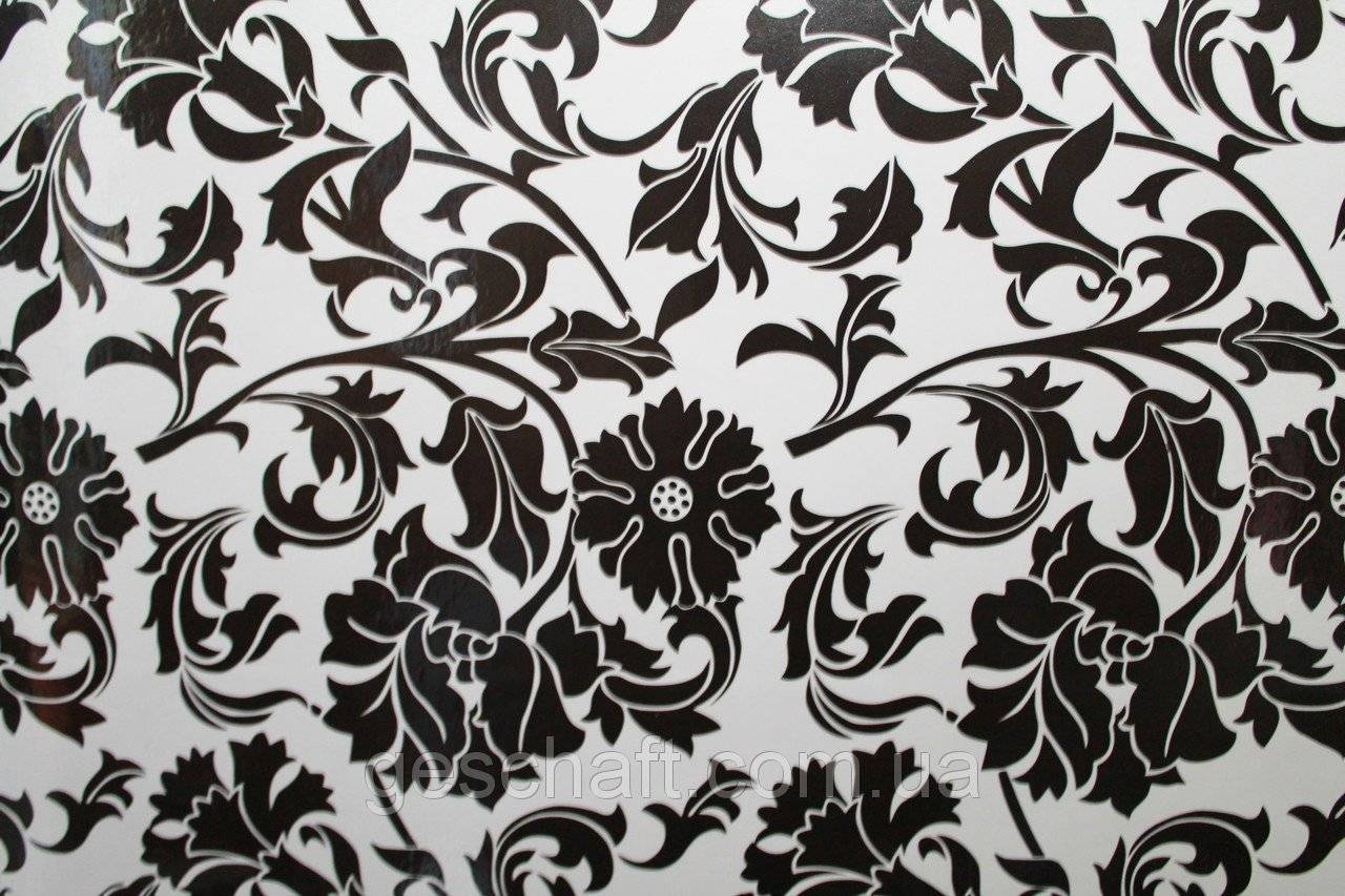 Обои белые с серебристым рисунком, белые обои с черными узорами для стен, с чем сочетаются