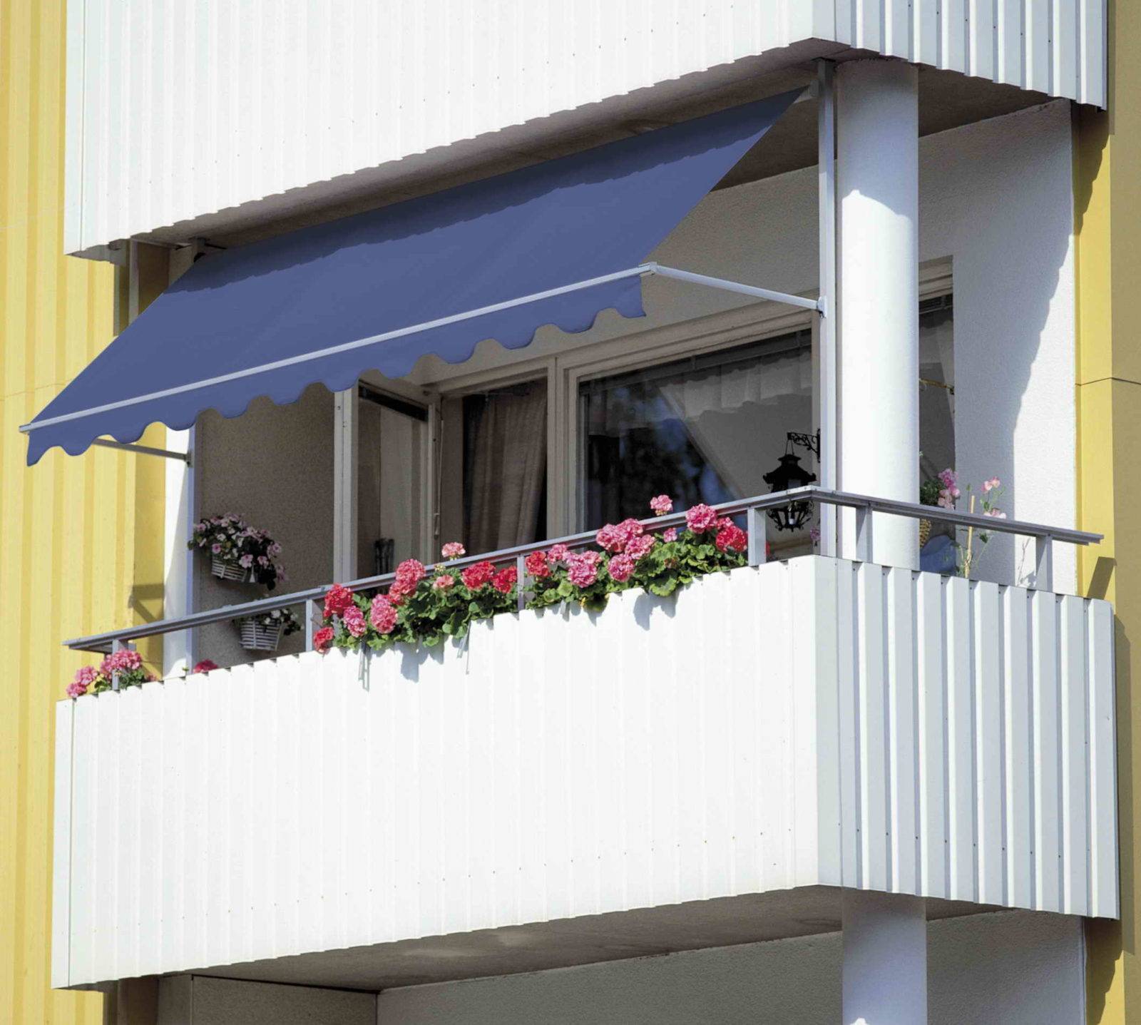 Выбор штор для современного оформления балкона