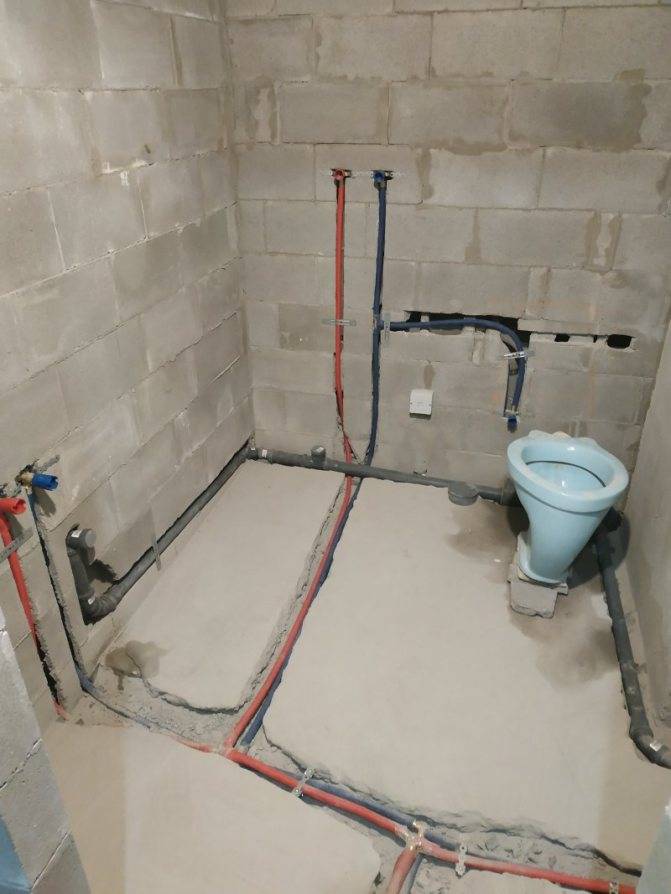 Разводка труб в ванной комнате: схемы монтажа водопровода и канализации из полипропилена и металлопластика, видео
