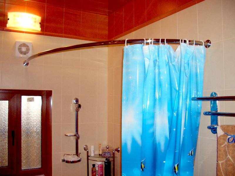 Как выбрать стеклянную шторку для ванной и какие бывают виды