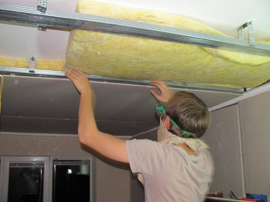 Как и чем правильно утеплить потолок в частном доме с холодной крышей? выбор и расчёт правильного утеплителя