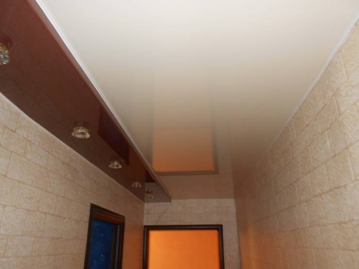 Потолок из гипсокартона в маленькой и узкой комнате 9 фото