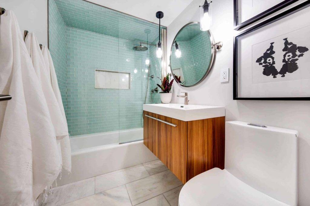 Дизайн маленькой ванной комнаты (82 фото реальных интерьеров)
