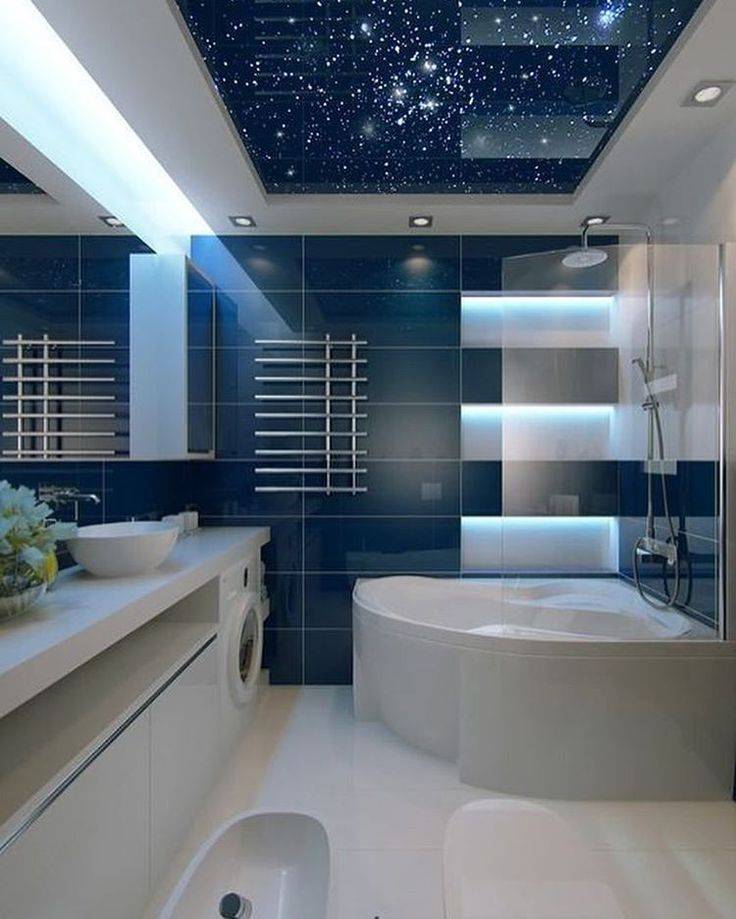 Можно ли делать в ванной комнате натяжной потолок — какой лучше, плюсы и минусы (видео, фото)