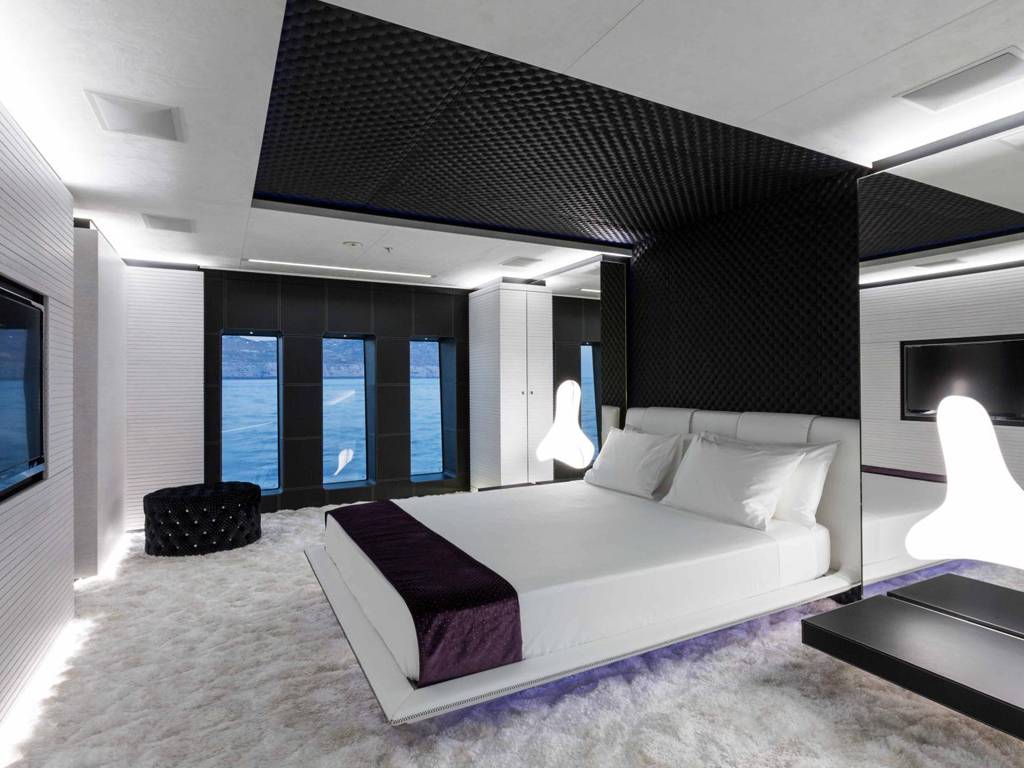 Спальня в стиле хай-тек: особенности оформления, фото в интерьере