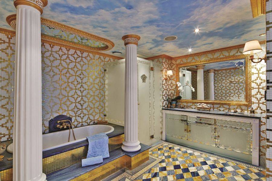Греческий стиль в интерьере ванной комнаты: 30 фото - светлые и темные варианты