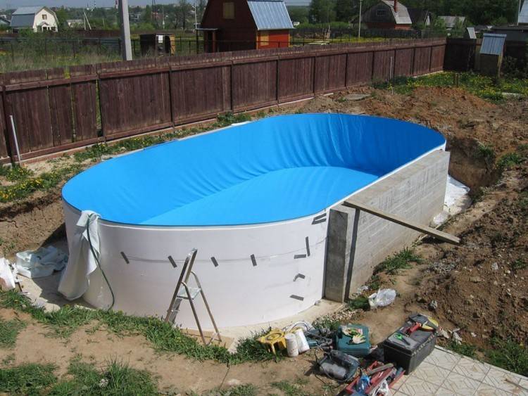 Как сделать бассейн на даче из подручных материалов своими руками