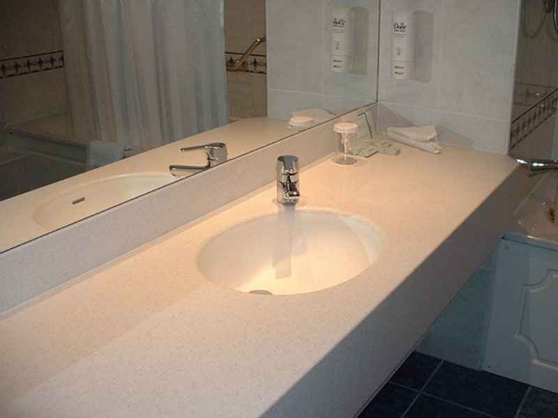 Столешницы в ванную комнату: 130 фото и видео описание как выбрать и использовать столешницу для ванной правильно