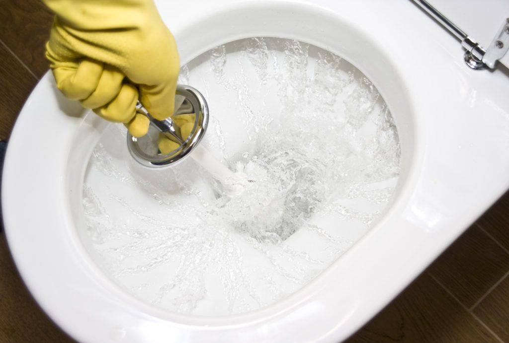 13 способов: как отмыть ванну от въевшейся грязи в домашних условиях
