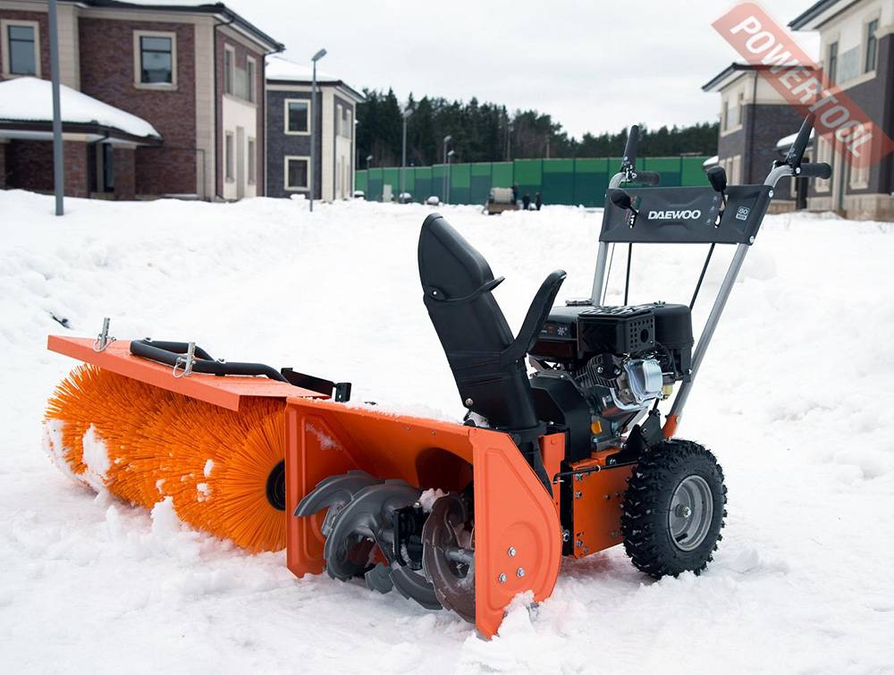 Выбираем недорогой бензиновый снегоуборщик — бюджет 35000 рублей