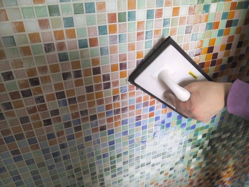 Как выбрать клей для укладки мозаичной плитки