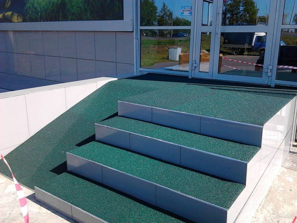 Чем отделать бетонное крыльцо: строительные материалы для облицовки ступеней