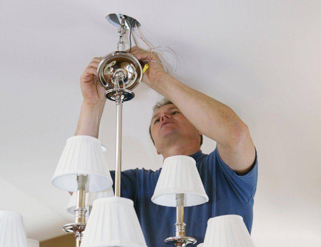 Как помыть хрустальную люстру с подвесками не снимая с потолка - технология влажной очистки