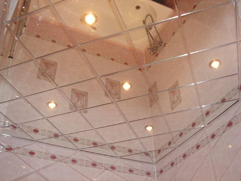 Зеркальный потолок в ванной комнате своими руками: фото, видео