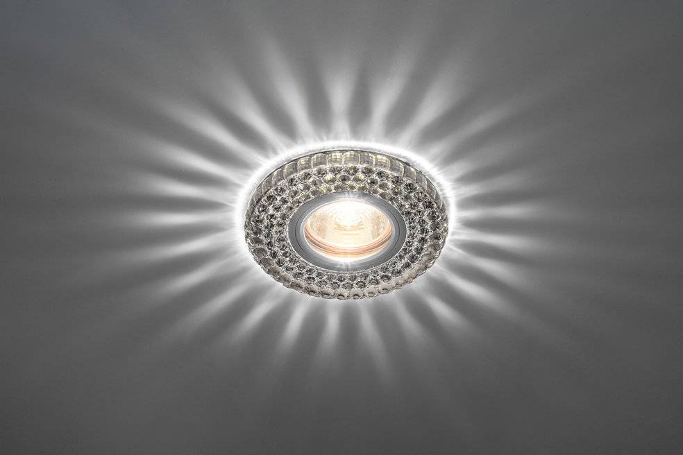 Лампочки в светильниках для натяжных потолков - какие лучше выбрать и почему