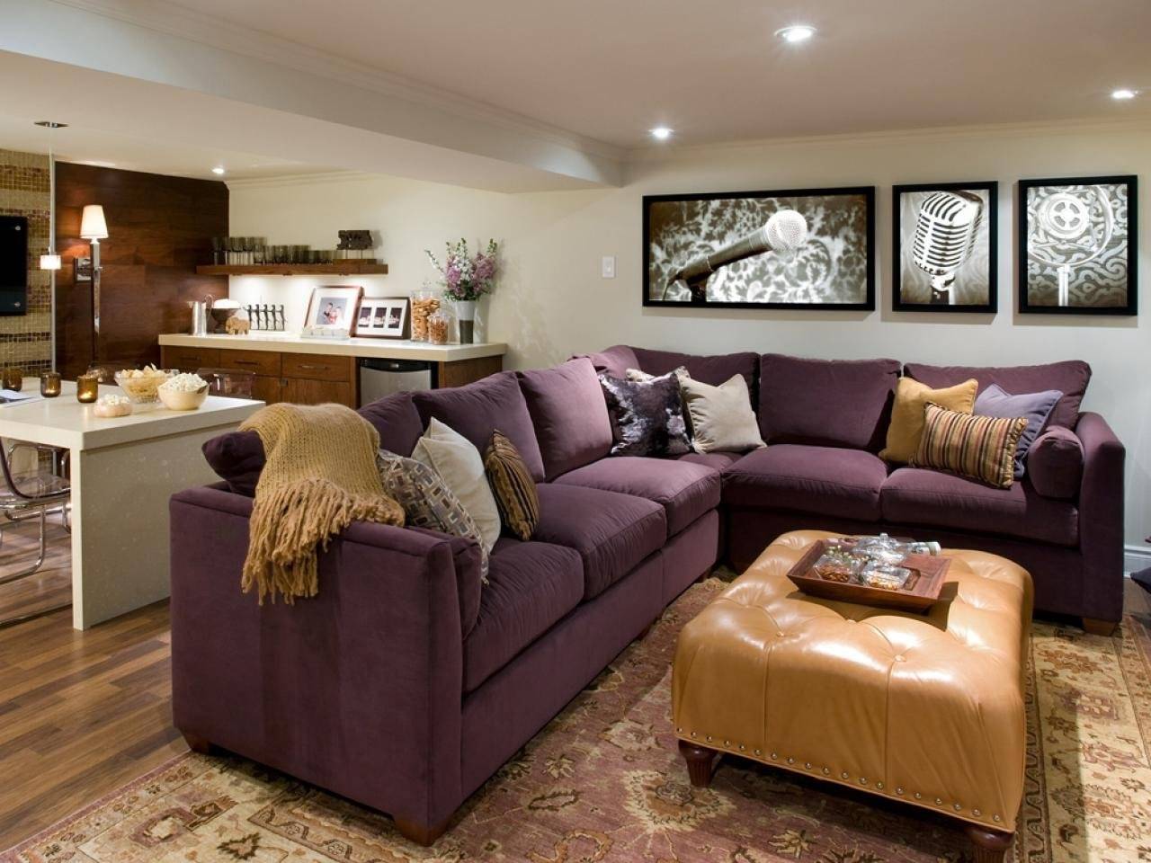 Фиолетовый диван в интерьере — особенности цвета и правила сочетания